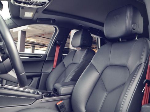 Certified 2023 Porsche Macan Turbo image 5