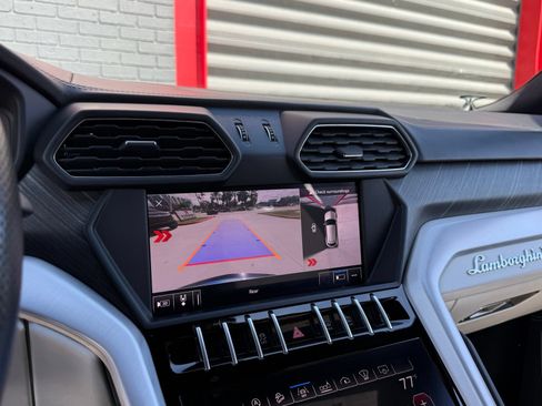 Used 2019 Lamborghini Urus AWD/4WD image 35