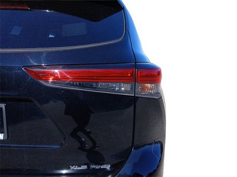Certified 2023 Toyota Highlander XLE image 14