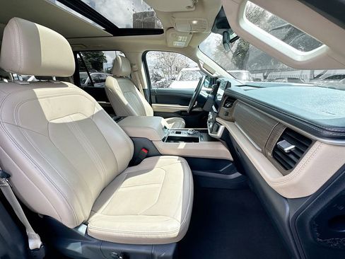 Used 2024 Ford Expedition Limited image 32