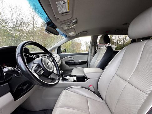 Used 2016 Kia Sedona SX image 10
