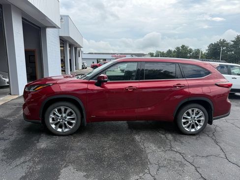 Used 2022 Toyota Highlander Limited AWD/4WD image 2