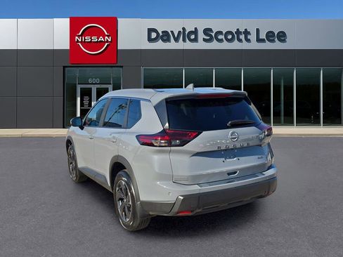 Used 2026 Nissan Rogue SV w/ SV Premium Package image 9