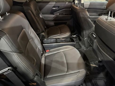 Certified 2024 Nissan Pathfinder SL w/ SL Premium Package image 34