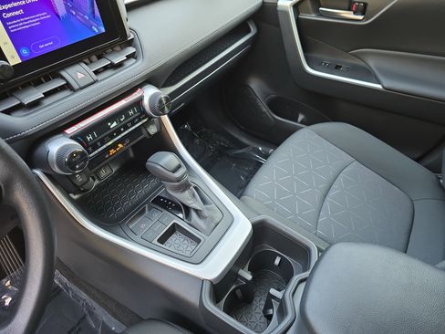 Used 2025 Toyota RAV4 XLE w/ Convenience Package image 26