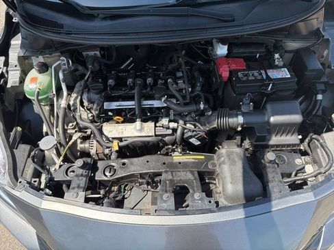 Used 2021 Nissan Versa S FWD image 7