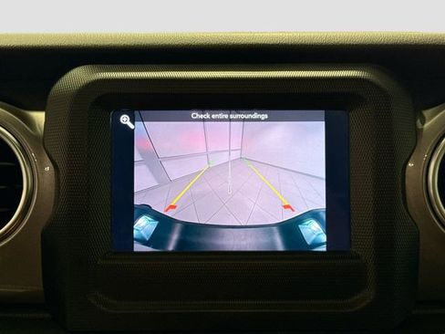 Used 2021 Jeep Gladiator Overland w/ Cold Weather Group image 11