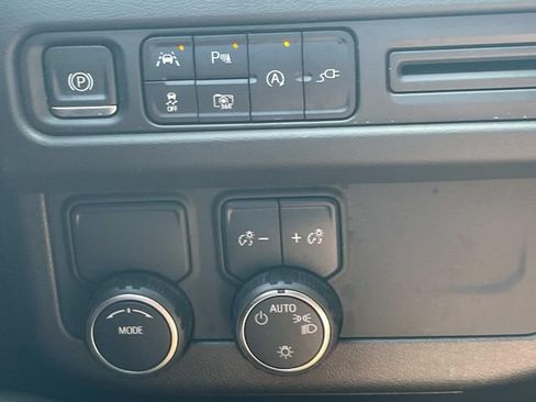 Used 2022 Chevrolet Tahoe LT w/ Luxury Package RWD image 29