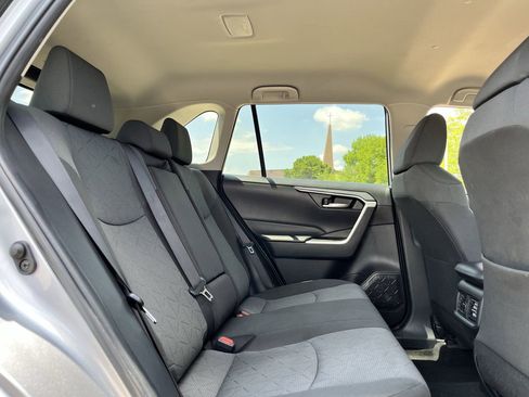 Used 2024 Toyota RAV4 XLE FWD image 27