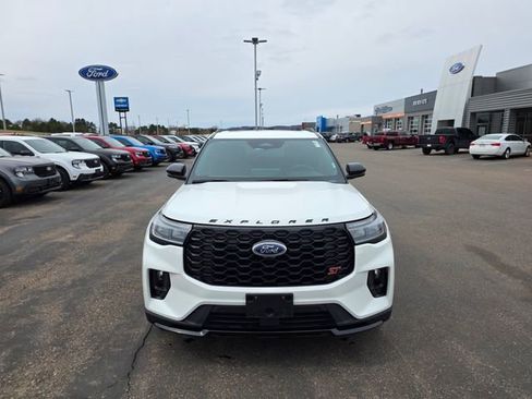 Used 2025 Ford Explorer ST AWD/4WD image 2