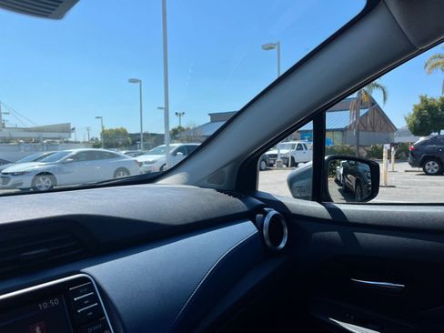 Used 2025 Nissan Versa SV FWD image 35