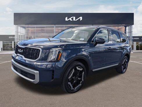 Certified 2023 Kia Telluride EX w/ EX Captain's Chair Package image 6