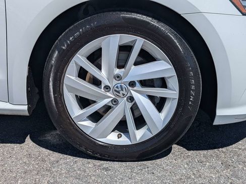 Used 2018 Volkswagen Passat 2.0T SE FWD image 11