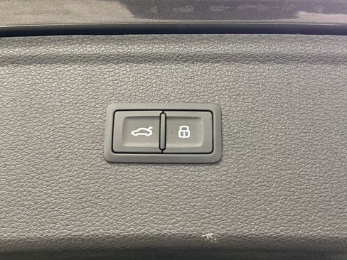 Used 2022 Audi Q5 e Premium Plus w/ Premium Plus Package AWD/4WD image 31