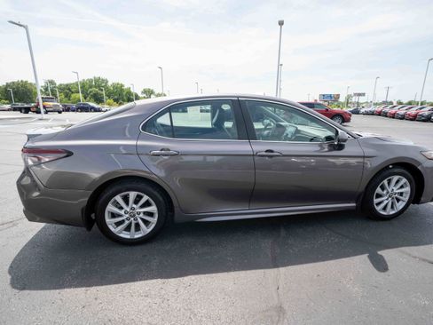 Used 2024 Toyota Camry SE FWD image 6