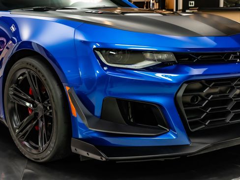 Used 2018 Chevrolet Camaro ZL1 image 21