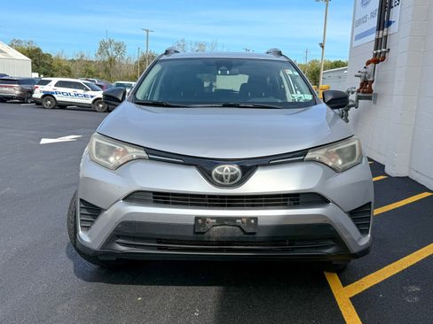 Used 2017 Toyota RAV4 LE image 2