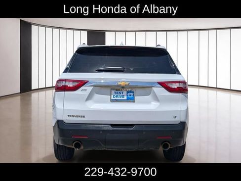 Used 2021 Chevrolet Traverse LT FWD image 9