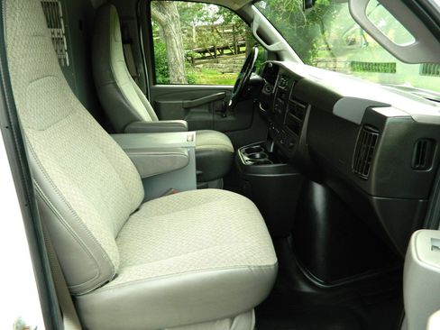 Used 2021 Chevrolet Express 2500 w/ Driver Convenience Package RWD image 18