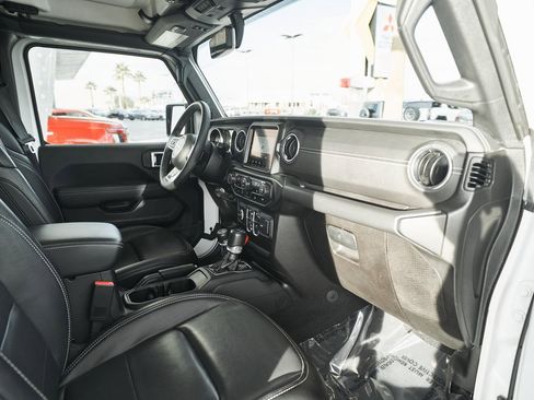 Used 2023 Jeep Wrangler Unlimited Sahara image 27