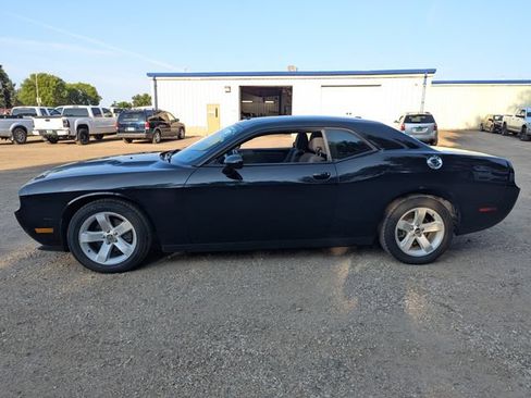 Used 2014 Dodge Challenger SXT RWD image 13
