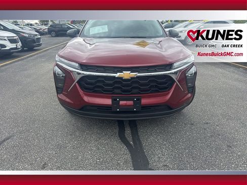 Used 2025 Chevrolet Trax LS image 3