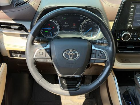 Used 2021 Toyota Highlander Limited AWD/4WD image 8