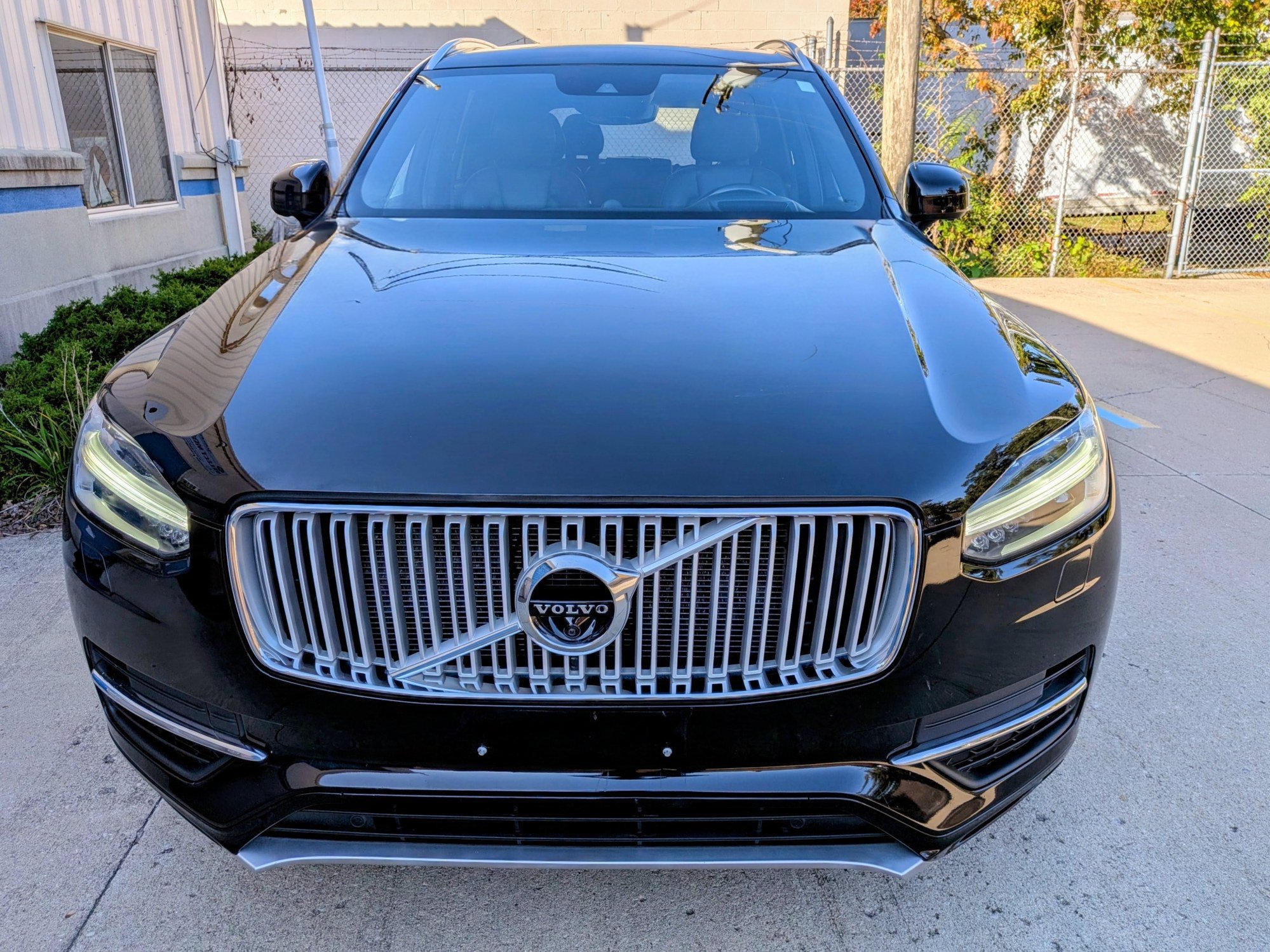Used 2017 Volvo XC90 T8 Inscription w/ Vision Package AWD/4WD image 2