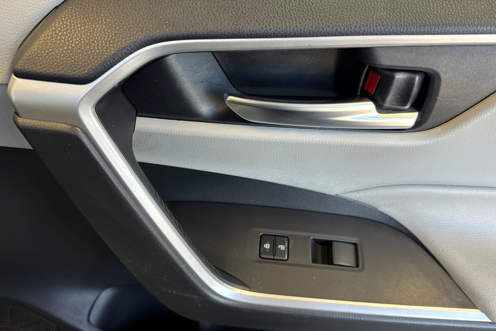 Certified 2019 Toyota RAV4 XLE w/ Carpet Mat Package FWD image 24
