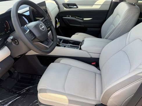 New 2026 Nissan Pathfinder SL w/ SL Premium Package (P04) FWD image 10