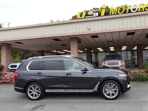 Used 2022 BMW X7 xDrive40i w/ Parking Assistance Package image 24