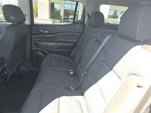 Used 2023 GMC Acadia SLE image 9