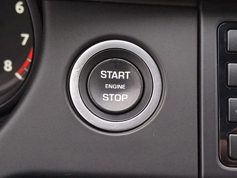 Used 2018 Land Rover Discovery Sport HSE image 19