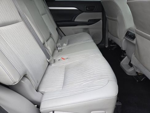 Used 2015 Toyota Highlander Plus image 19