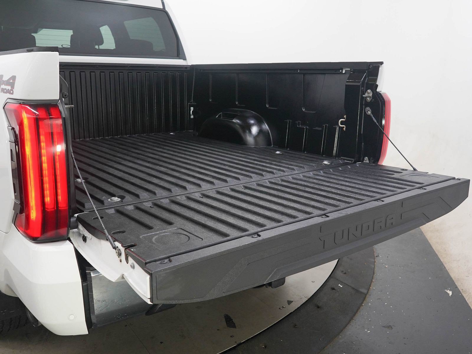 Used 2022 Toyota Tundra SR5 AWD/4WD image 9