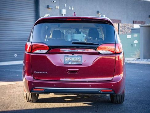 Used 2017 Chrysler Pacifica Touring-L Plus image 9