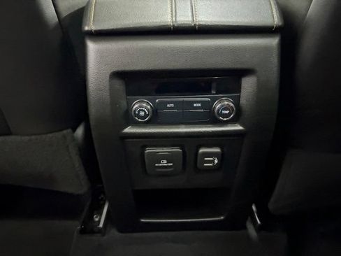 Used 2021 Chevrolet Traverse LT w/ LT Premium Package AWD/4WD image 28