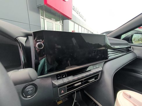 Used 2025 Toyota Camry XSE image 11