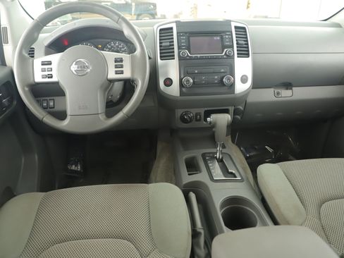 Used 2016 Nissan Frontier SV image 17