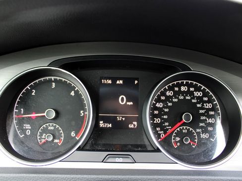 Used 2015 Volkswagen Golf TDI S image 20