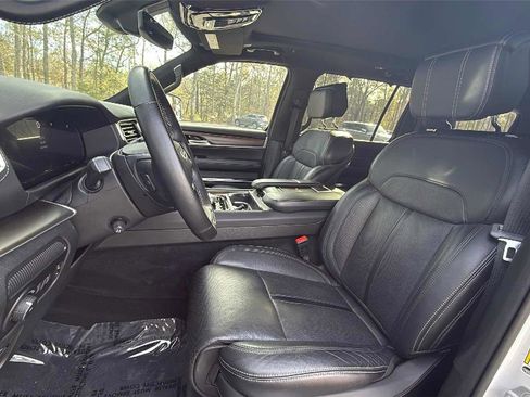 Used 2023 Jeep Grand Wagoneer 4WD image 9