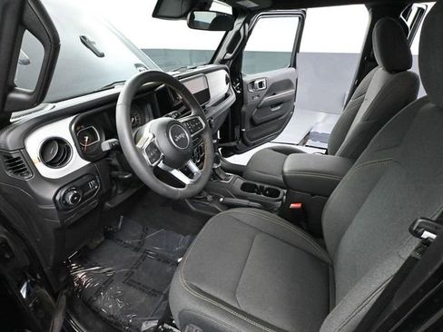 Used 2024 Jeep Wrangler Sahara image 20