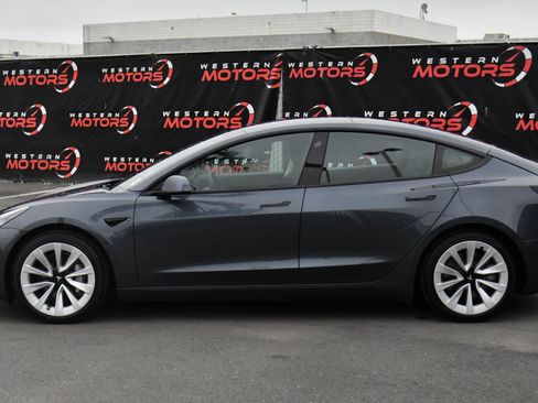 Used 2021 Tesla Model 3 Standard Range Plus image 4
