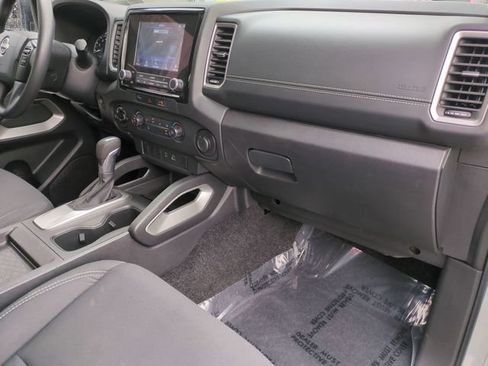 Used 2024 Nissan Frontier SV AWD/4WD image 16