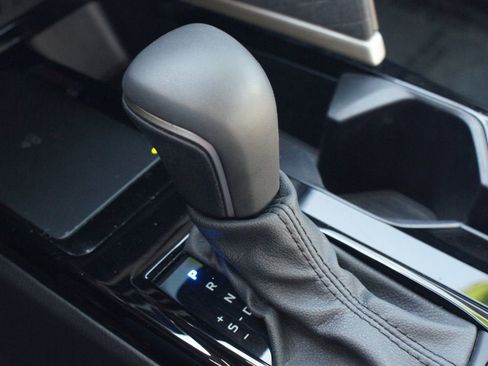 Used 2025 Toyota Camry XLE image 12