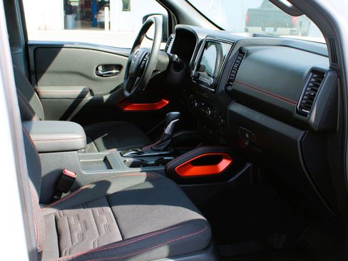 Used 2024 Nissan Frontier PRO-4X w/ Technology Package AWD/4WD image 15