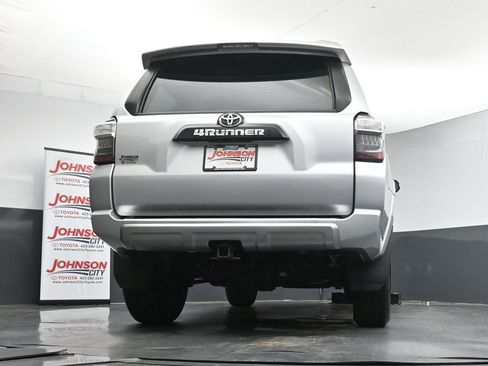 Used 2024 Toyota 4Runner TRD Off-Road Premium AWD/4WD image 37