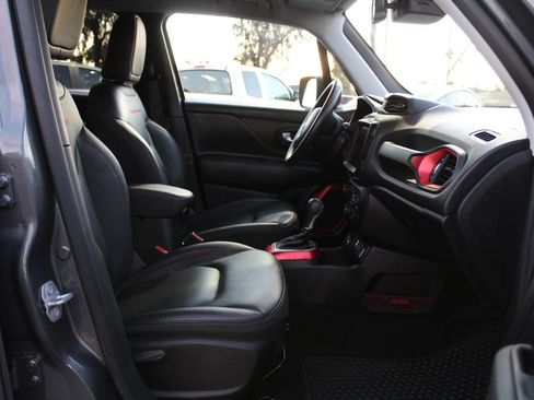 Used 2022 Jeep Renegade Trailhawk image 12