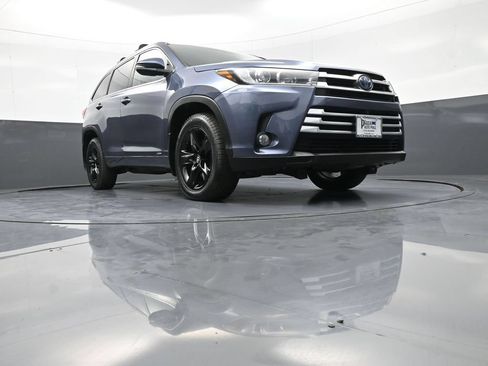 Used 2017 Toyota Highlander Limited Platinum w/ Carpet Mat Package AWD/4WD image 30