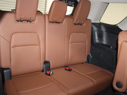 Used 2026 Nissan Pathfinder Platinum AWD/4WD image 34